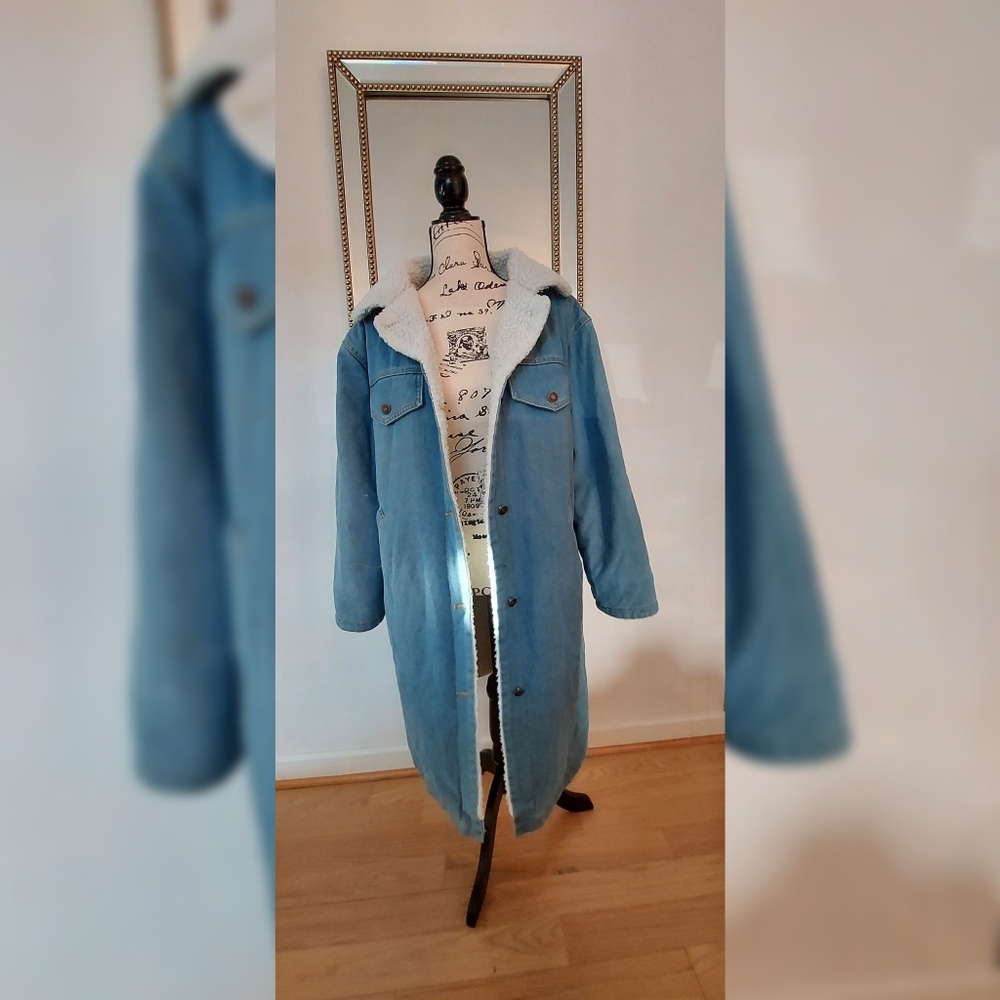 Nwt, Jean coat lined w/ wool like material, oversized fits like a medium